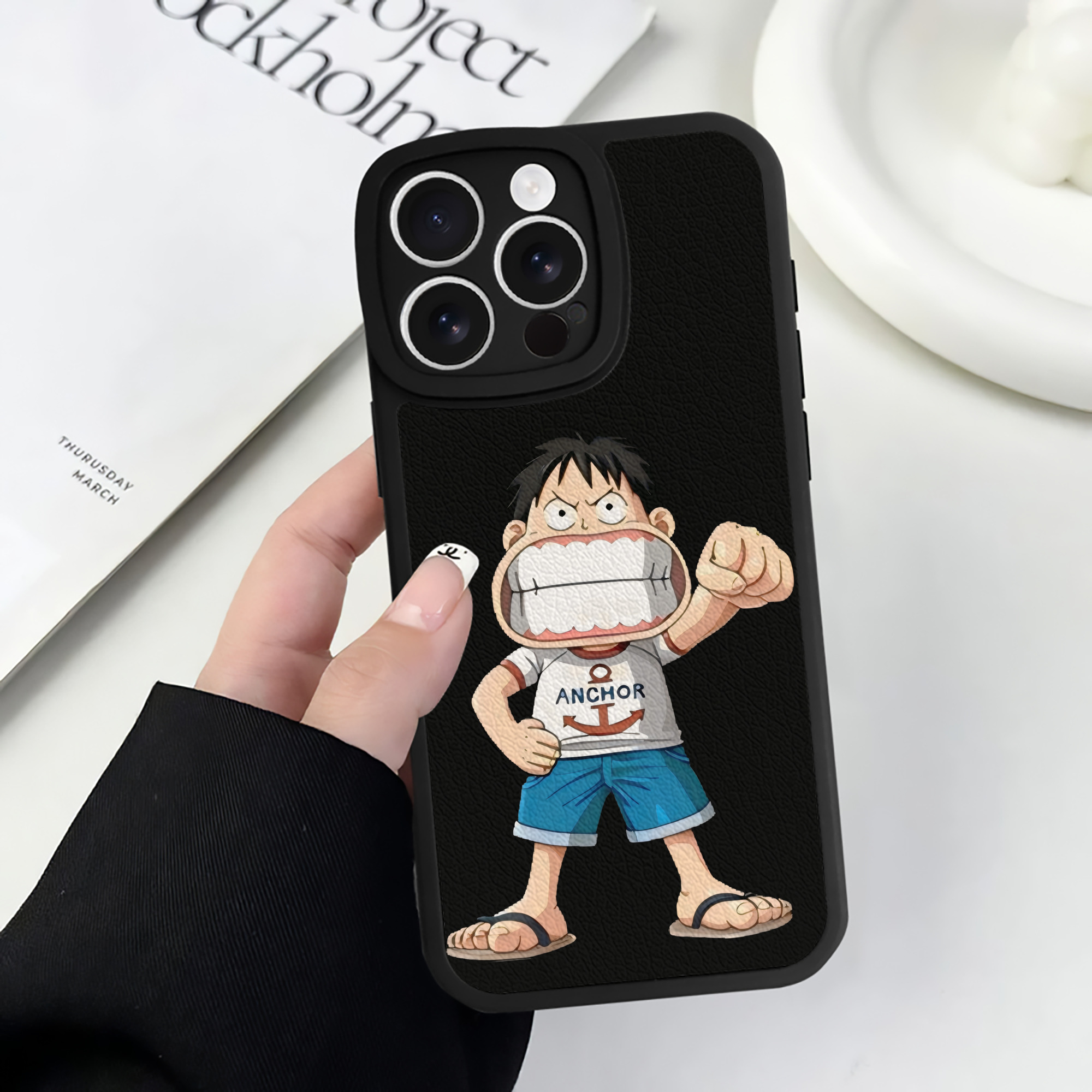 （画像用） ワンピース モンキー・D・ルフィ ONE PIECE Monkey D. Luffy 【iPhone 16シリーズ対応】シリコンスマホケース（レザー調） 材質：シリコン